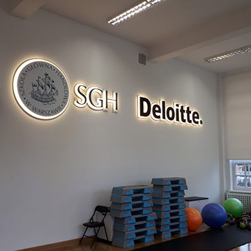 Логотип компании SGH с эффектом гало