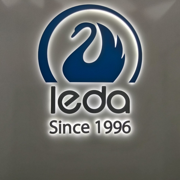 Логотип с контражуром «Леда»